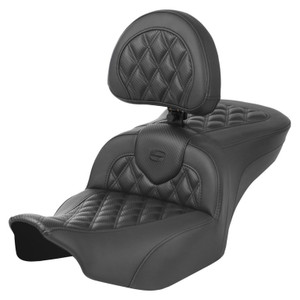 Saddlemen Road Sofa Lattice Stitch Carbon Fiber Look Seat - Harley-Davidson Road Glide/Street Glide/CVO Road Glide/CVO Street Glide (2023-2026) (With Backrest)